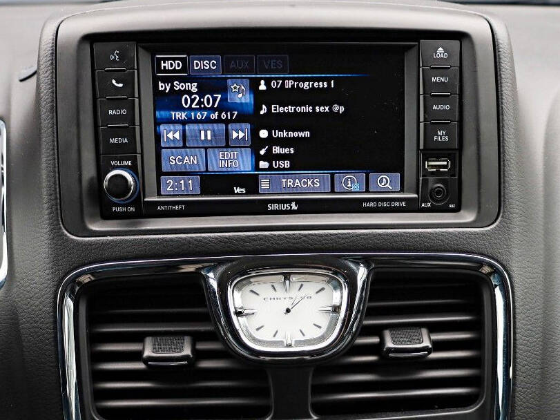 كرايسلر فوييجر الجيل الخامس الداخلية 