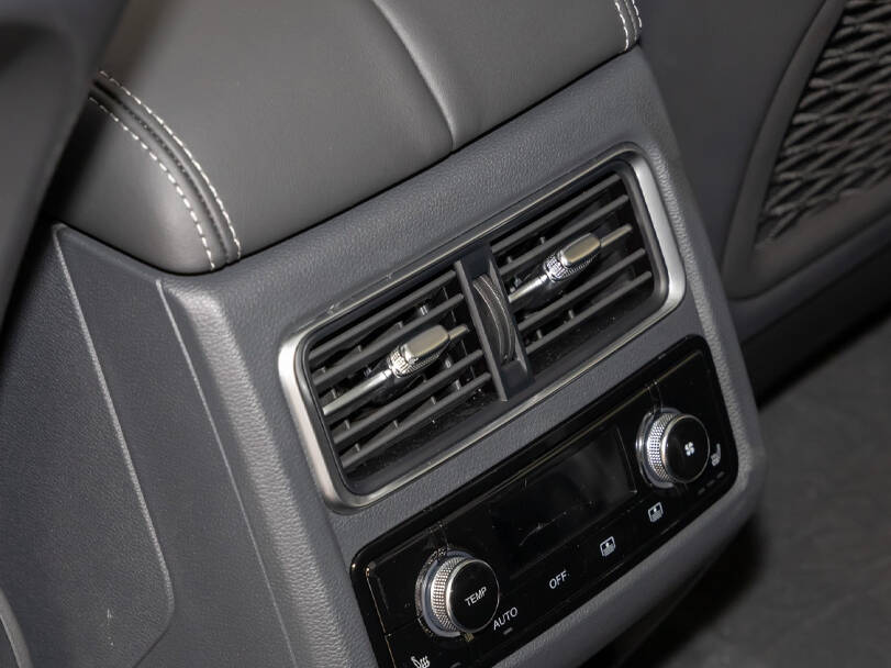 هونغ تشي HS7 الجيل الأول الداخلية 