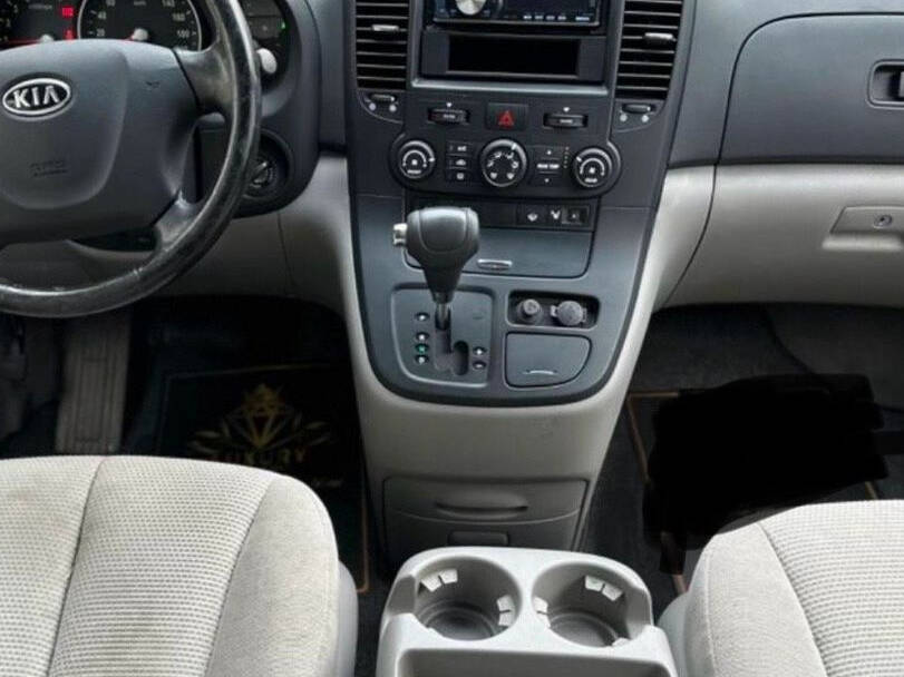 Kia Grand Carnival Interior 