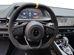 لوتس إميرا الداخلية 