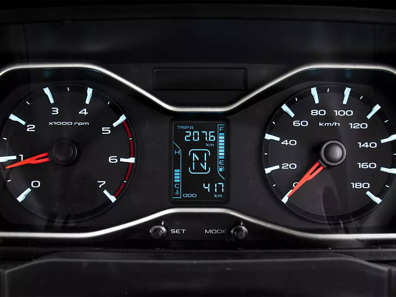 ماهيندرا XUV500 الداخلية 