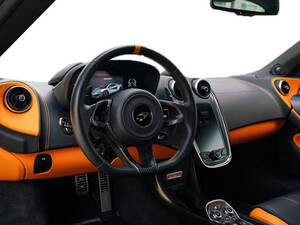 ماكلارين 600LT الداخلية 