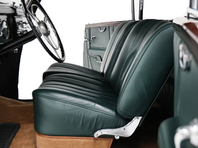 Mercedes Benz 220 Interior 