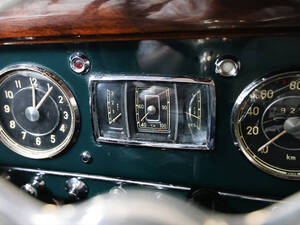 Mercedes Benz 220 Interior 