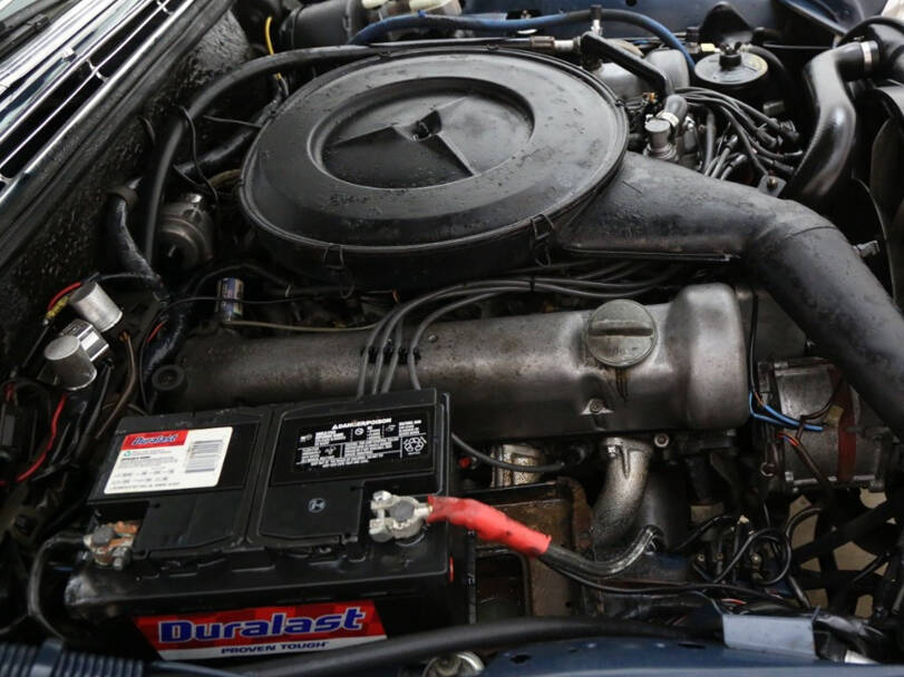 Mercedes Benz 280 Exterior 