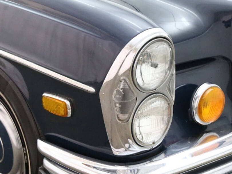 Mercedes Benz 280 Exterior 