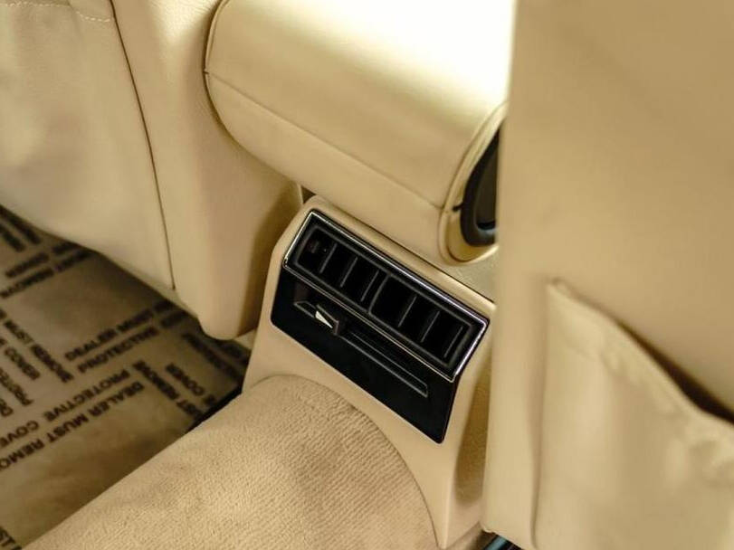 Mercedes Benz 560 Interior 