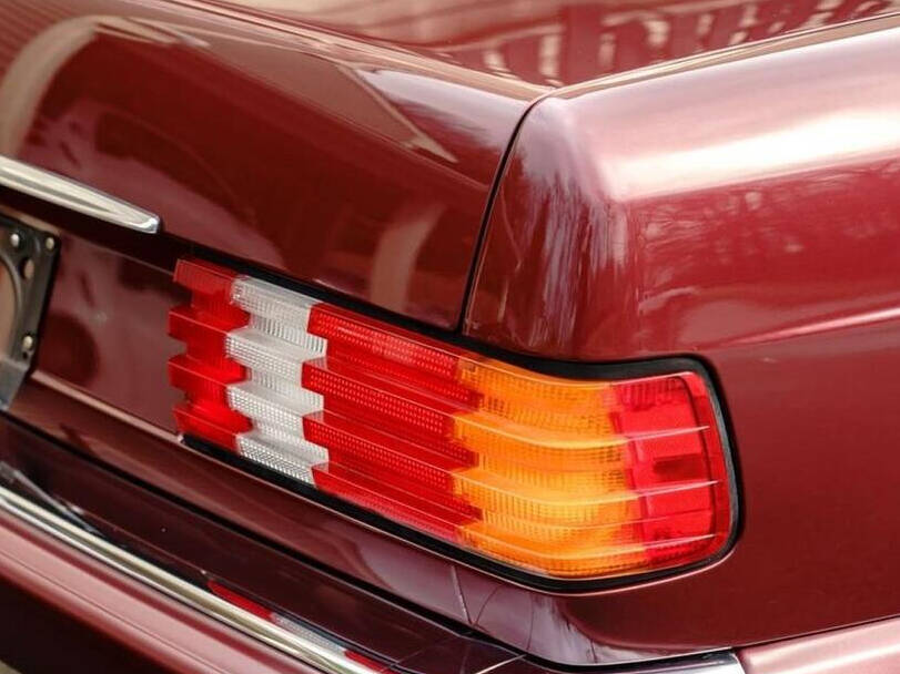 Mercedes Benz 560 Exterior 