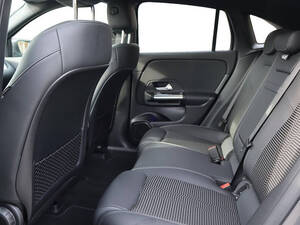 مرسيدس بنز EQA الداخلية 