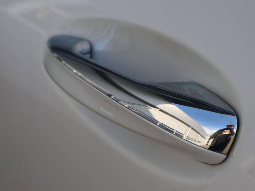 Mercedes Benz EQB Exterior 