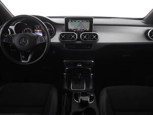 مرسيدس بنز X Class الداخلية 