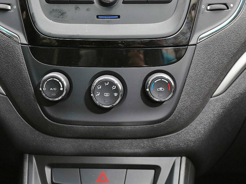 إم جي 5 الجيل الأول الداخلية 