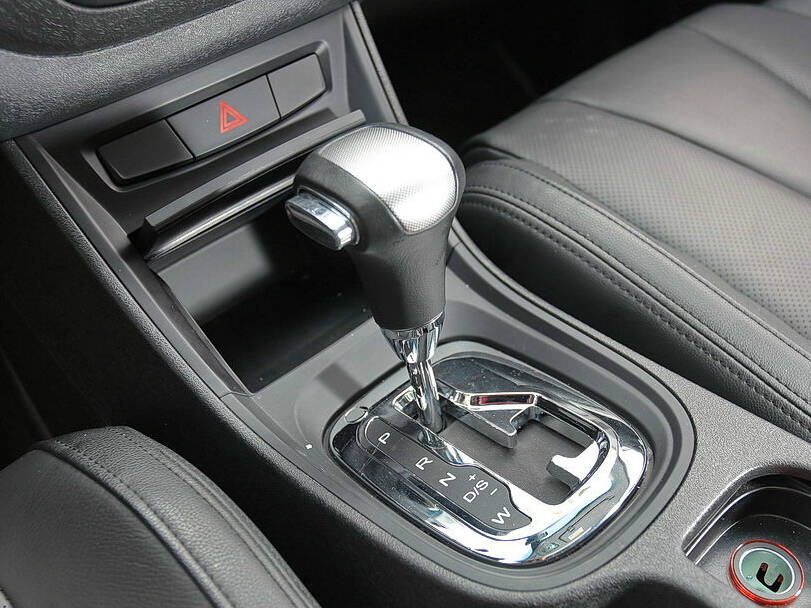 إم جي 5 الجيل الأول الداخلية 