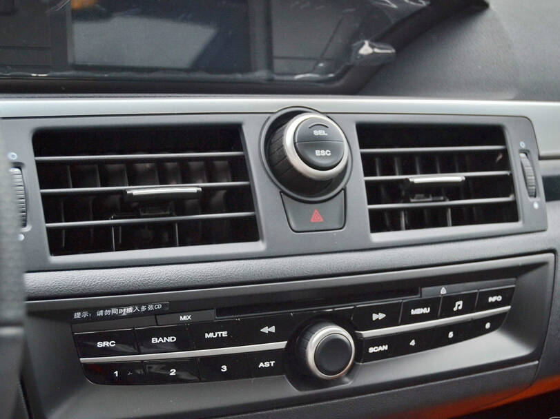 إم جي 6 الجيل الأول الداخلية 