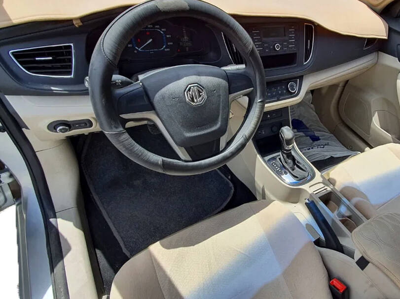 MG 360 Interior 