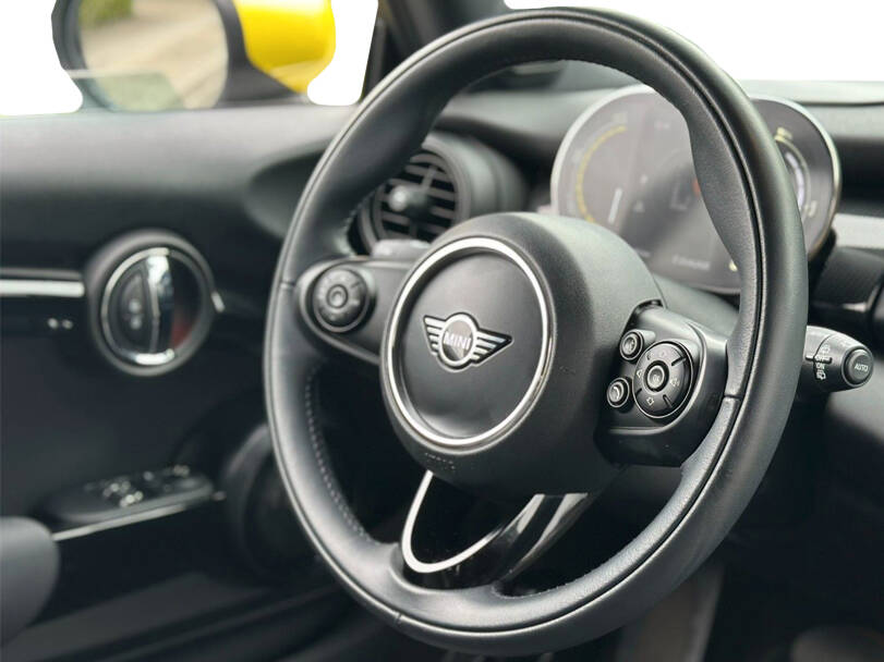 ميني SE إي في الداخلية 