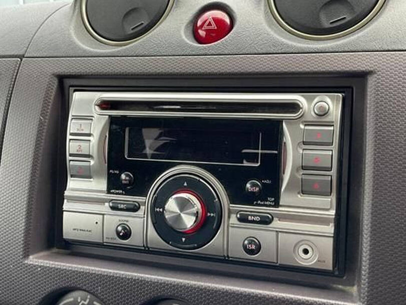 ميتسوبيشي باجيرو ميني الداخلية 