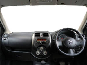 نيسان ألميرا الداخلية 