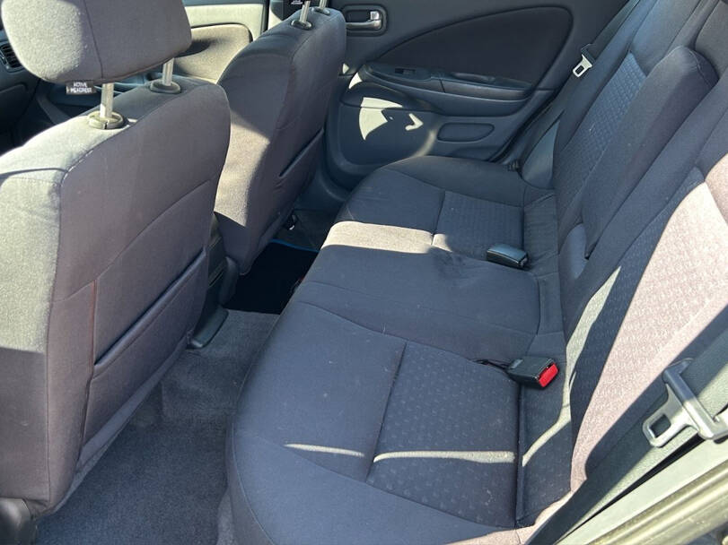 Nissan Almera Tino Interior 