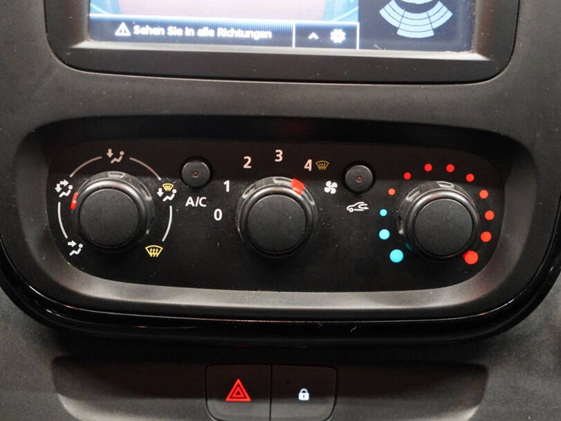 أوبل فيفارو الجيل الثاني الداخلية 