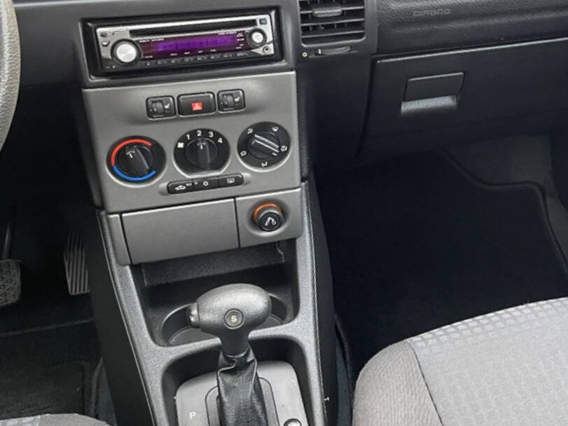 أوبل زافيرا الجيل الأول (T98) الداخلية 