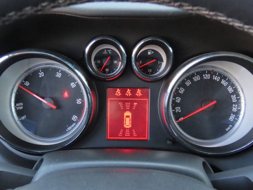 أوبل زافيرا الجيل الثالث (A11) الداخلية 