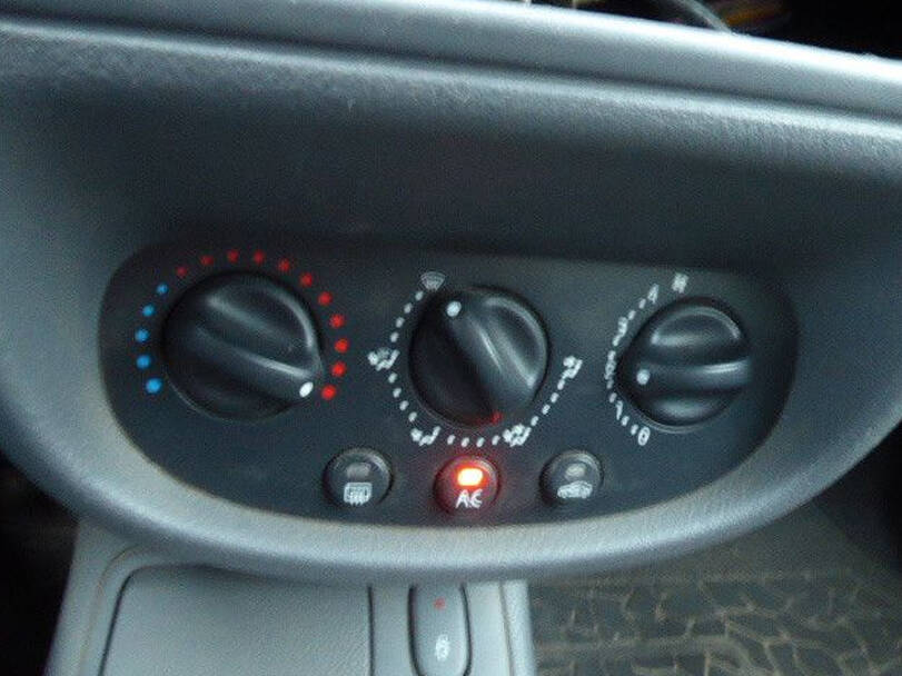 Renault Clio 2nd Generation Interior 