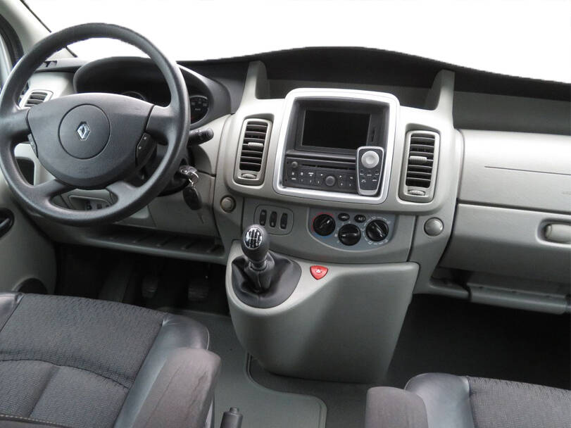 Renault Trafic 2nd (X83) Generation Interior 