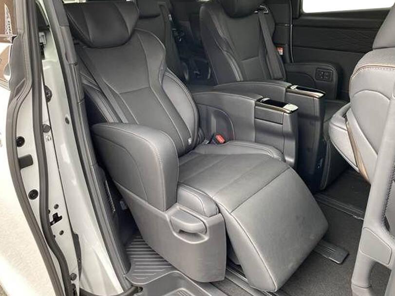 تويوتا ألفارد 2025 الداخلية 