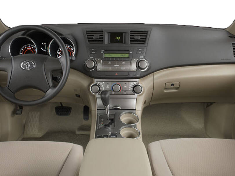 Toyota Kluger Interior 