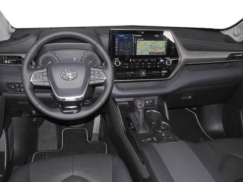 Toyota Kluger Interior 