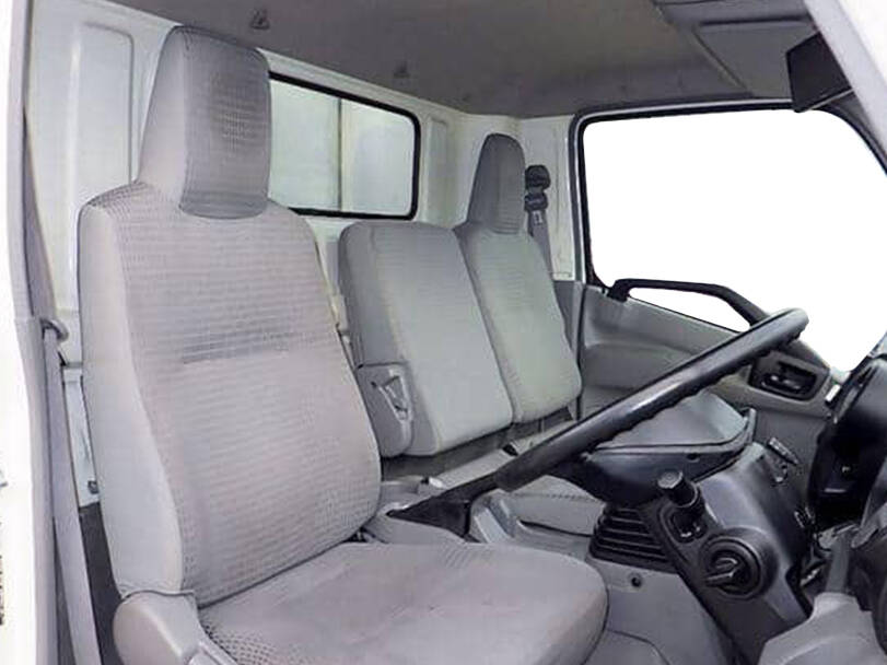 تويوتا تويويس الداخلية 