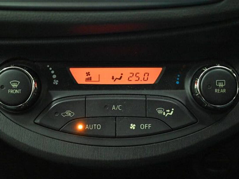 Toyota Vitz Interior 
