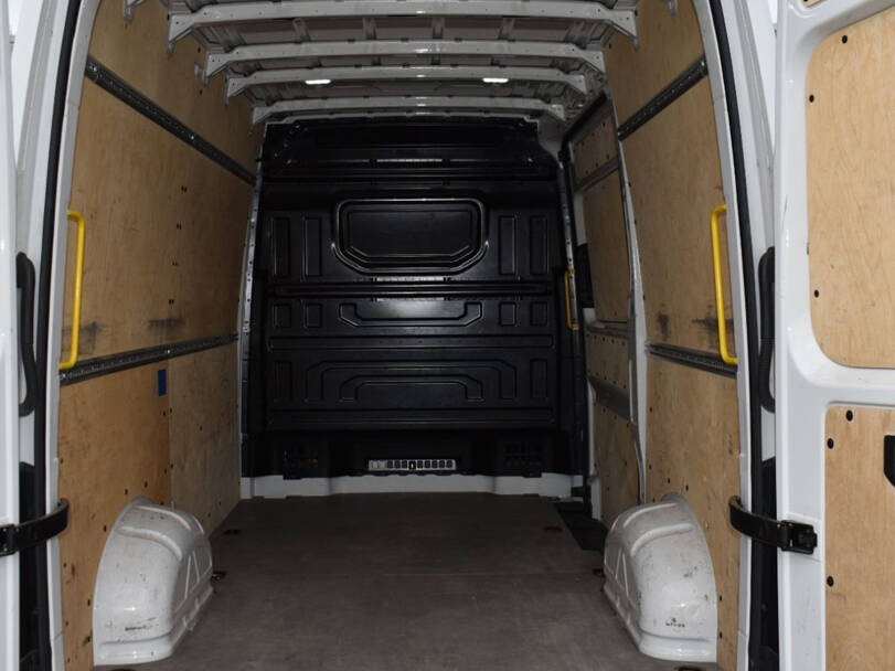 Volkswagen Crafter Exterior 