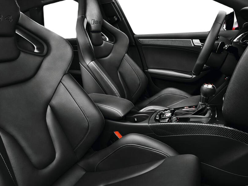 أودي آر إس 4 الداخلية Front Seats