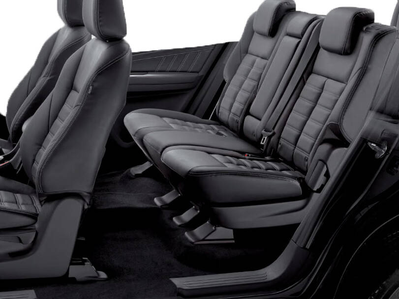 Isuzu Mu-X 1st (RF) Generation Interior 